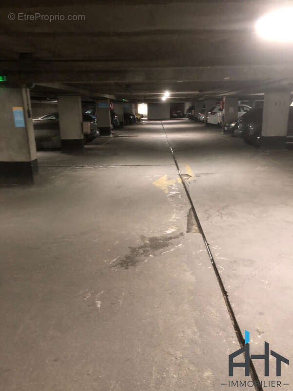 Parking à PARIS-12E
