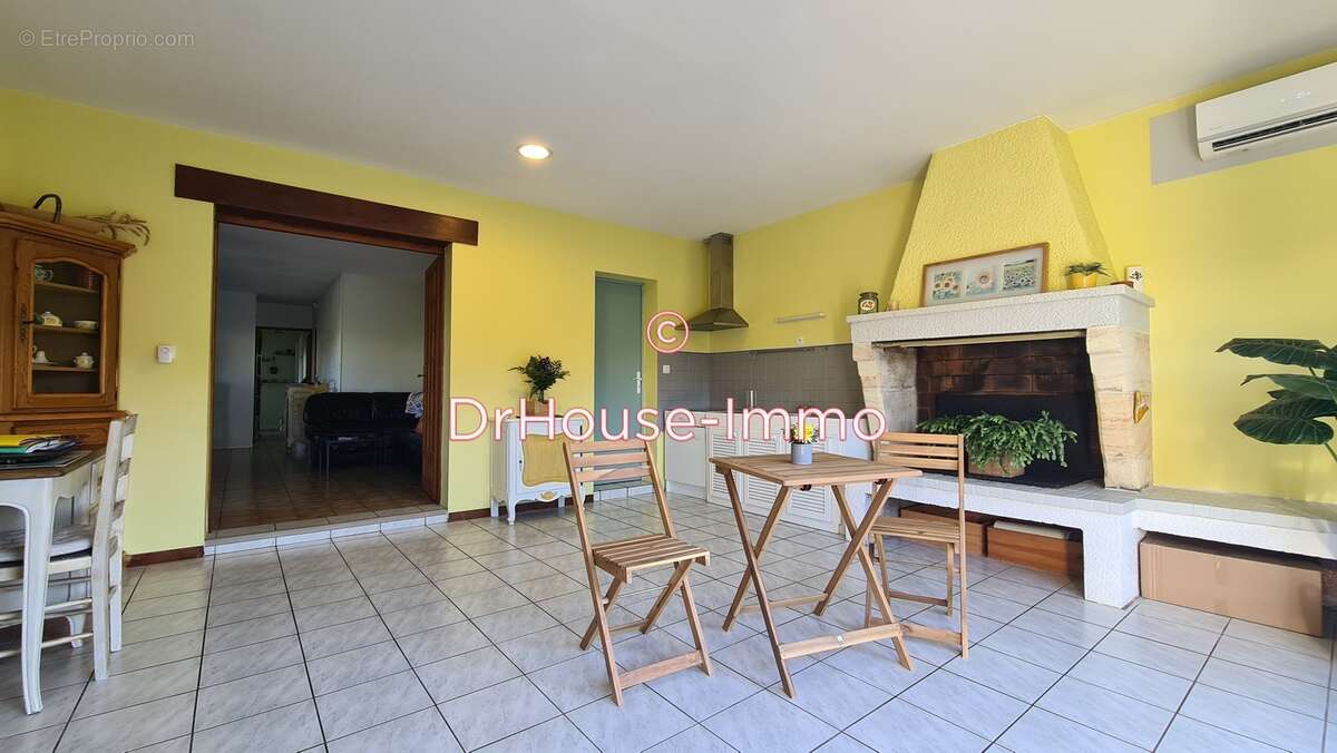 Maison à AMBARES-ET-LAGRAVE