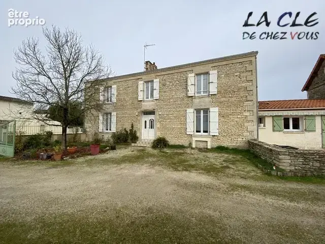 Photo Maison à Saint-Pierre-Le-Vieux au prix de 322 400€