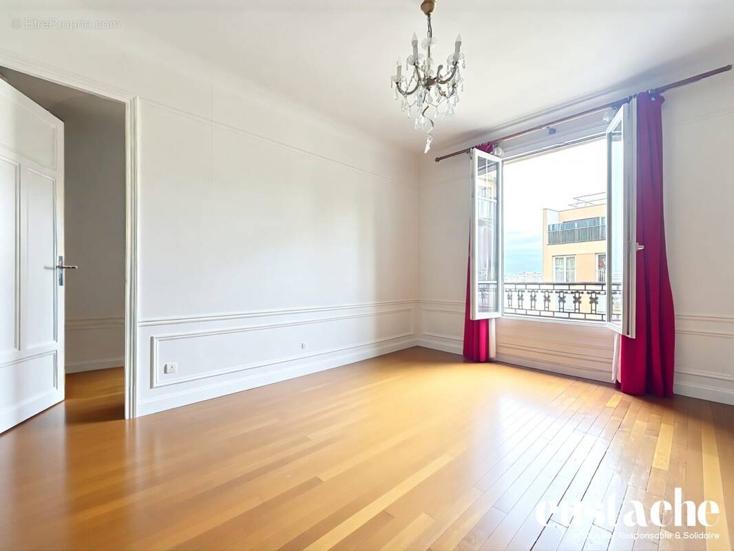 Appartement à LES LILAS