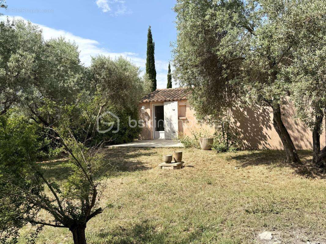 Rare à la vente : propriété avec dépendance indépendante à Saint-Saturnin-les-Apt - photo 4
