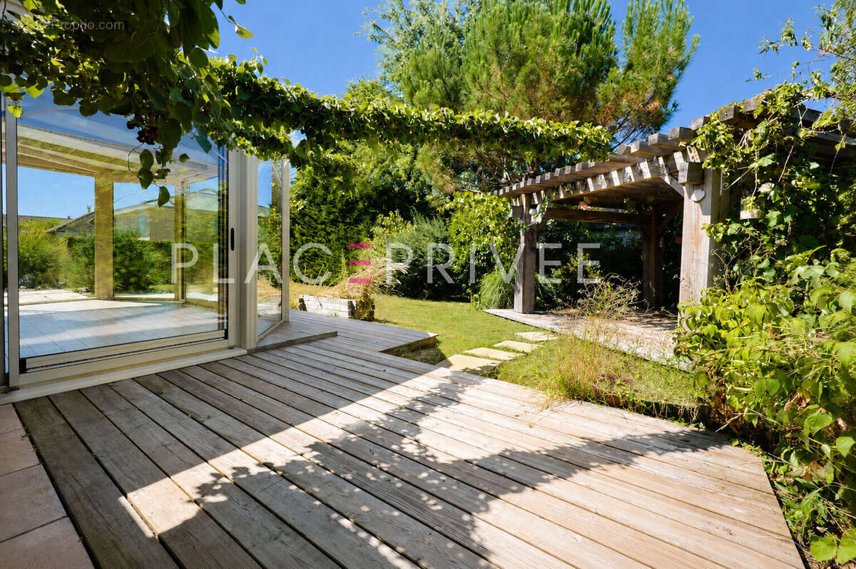 Maison avec jardin et garage - photo 4
