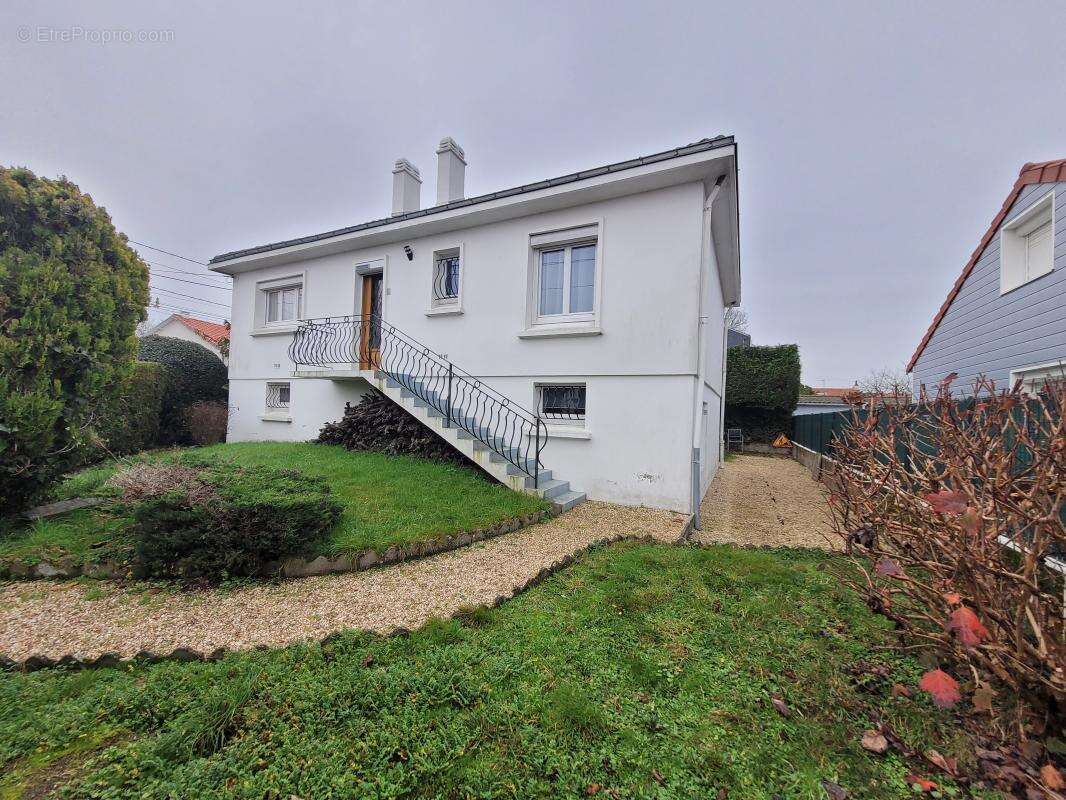 Maison à BOUGUENAIS