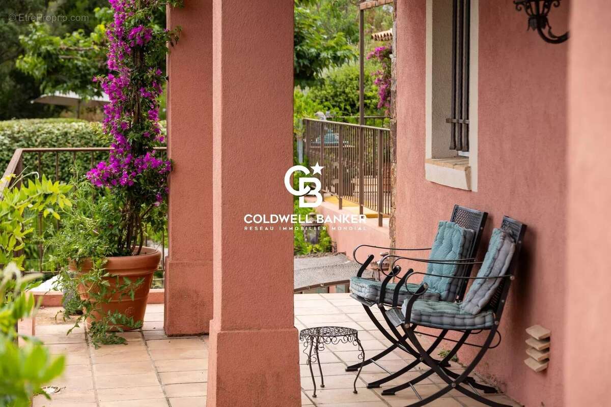 Confort, vue & authenticité et seulement 25 minutes de ST TROPEZ - photo 52