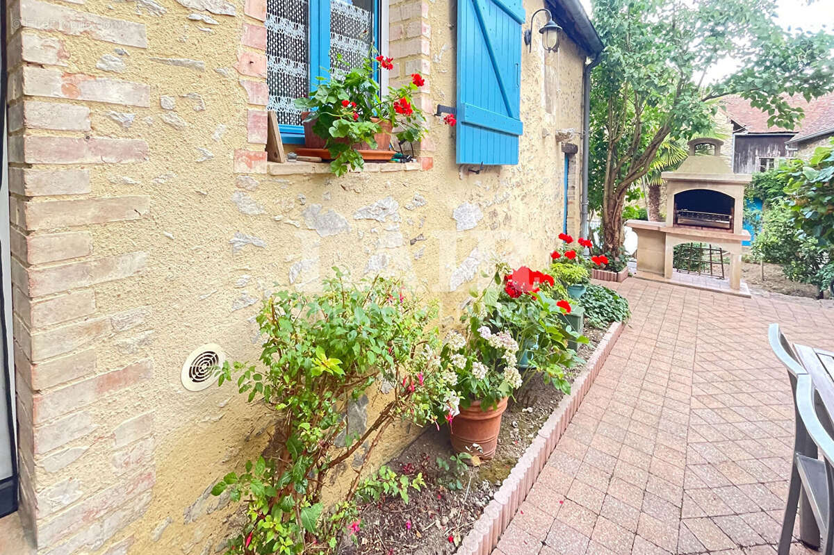 Maison ancienne de charme avec jardin, piscine et garage - Fresnay-sur-Sarthe - photo 8