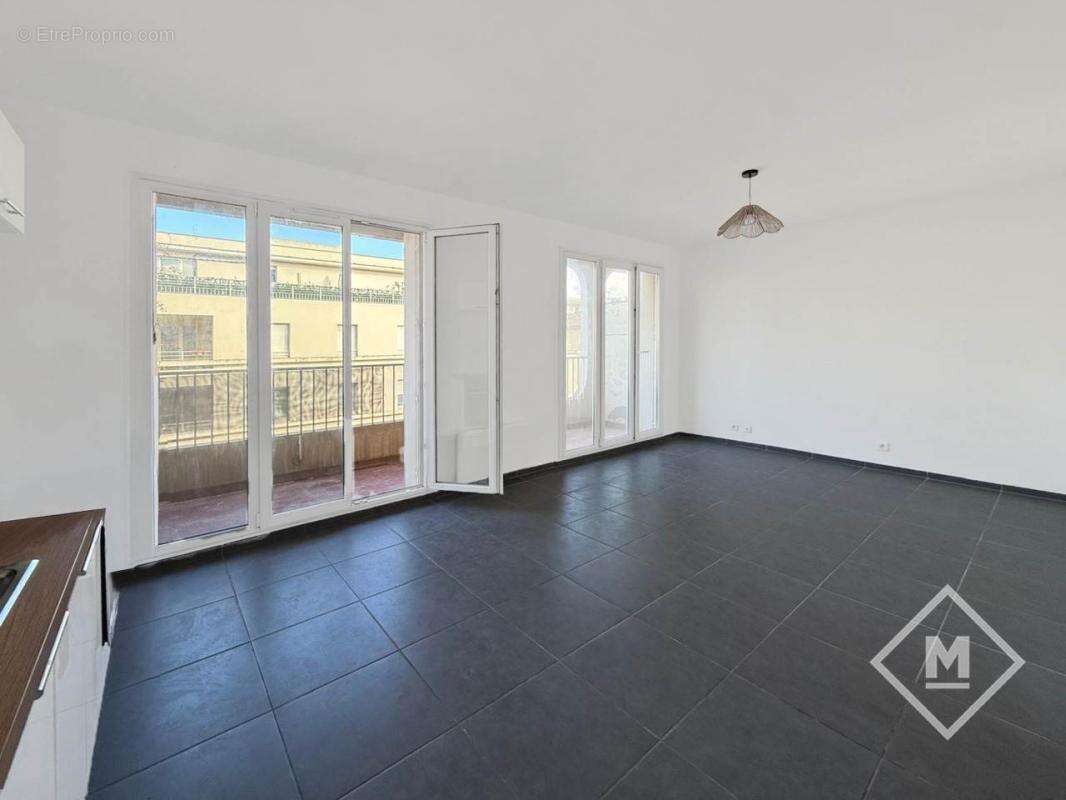 Appartement à MARSEILLE-4E