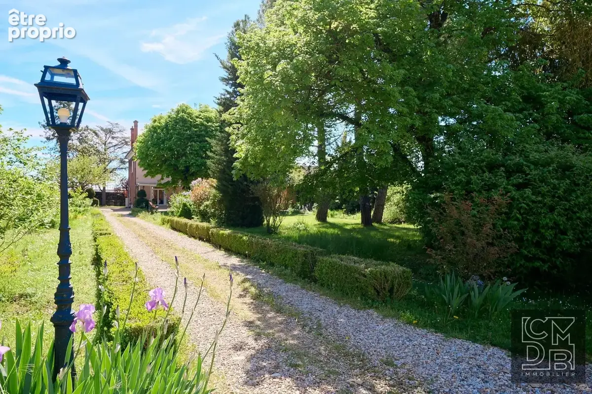 Propriété de caractère aux portes du centre ville de Beaune – Parc arboré & fort potentiel - photo 1