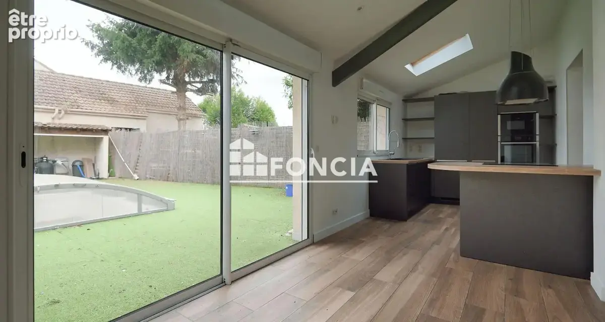 MOISSY-CRAMAYEL Maison 4 pièces avec 3 chambre, piscine, jardin, garage - photo 3