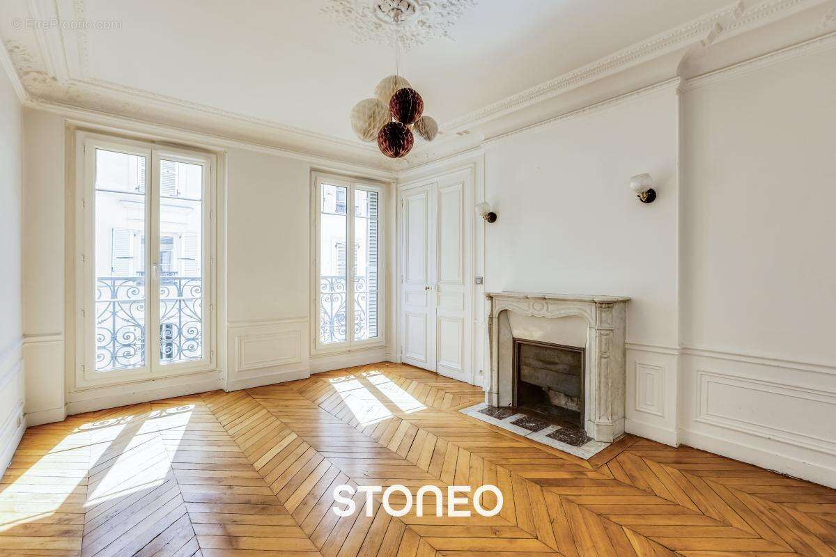 Appartement à PARIS-8E