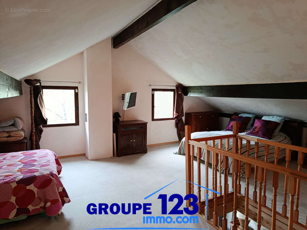 Maison sur terrain clos et boisé de presque 3000 m2. - photo 8