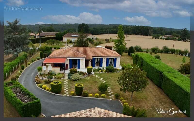 MONTPON-MÉNESTEROL - Maison de plain pied de 3 chambres, double garage et jardin de 3700 m² - photo 17