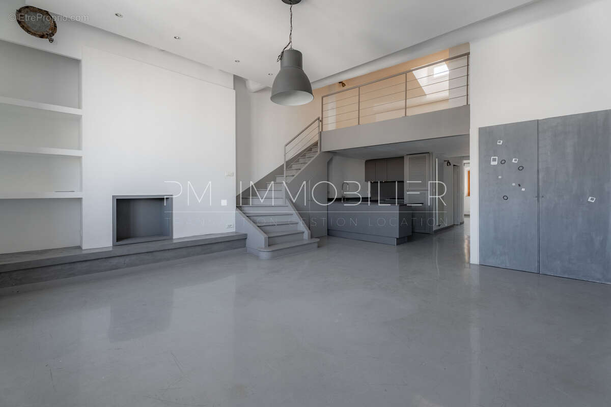 Appartement à MARSEILLE-1E