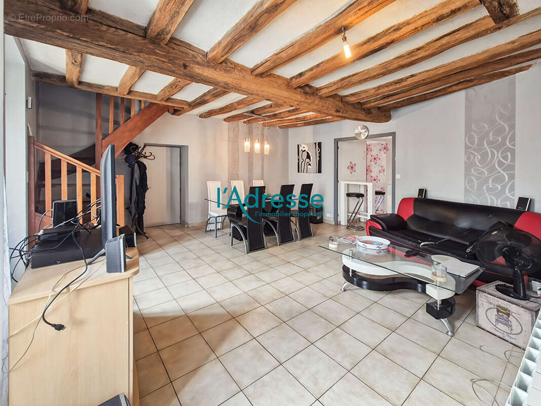 Maison à SAINT-REMY-EN-MAUGES