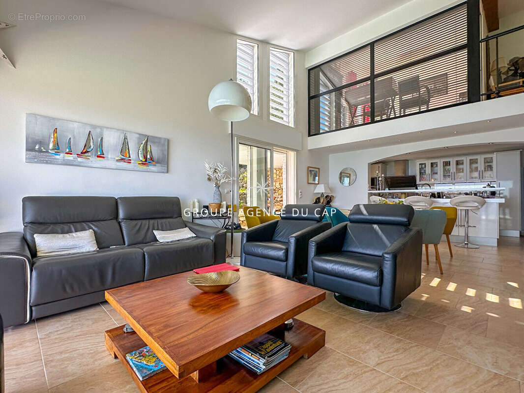 Maison à LES ISSAMBRES