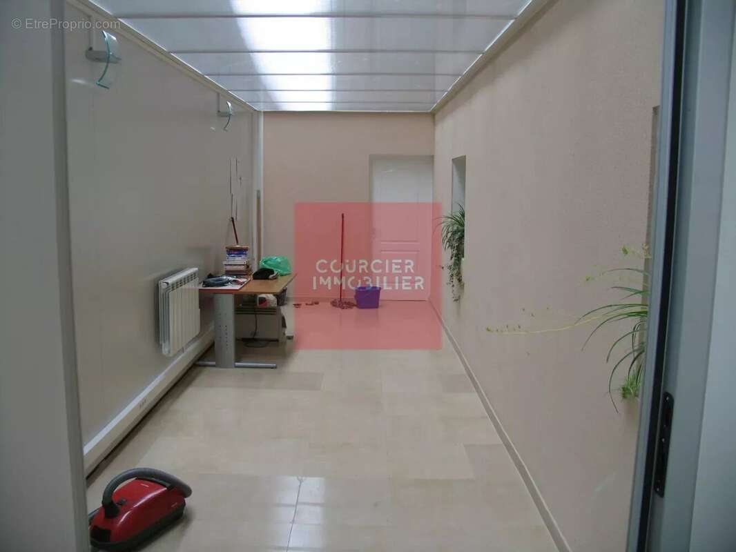 Ris orangis (91) -  a vendre entrepot avec quais 925 m² - photo 4
