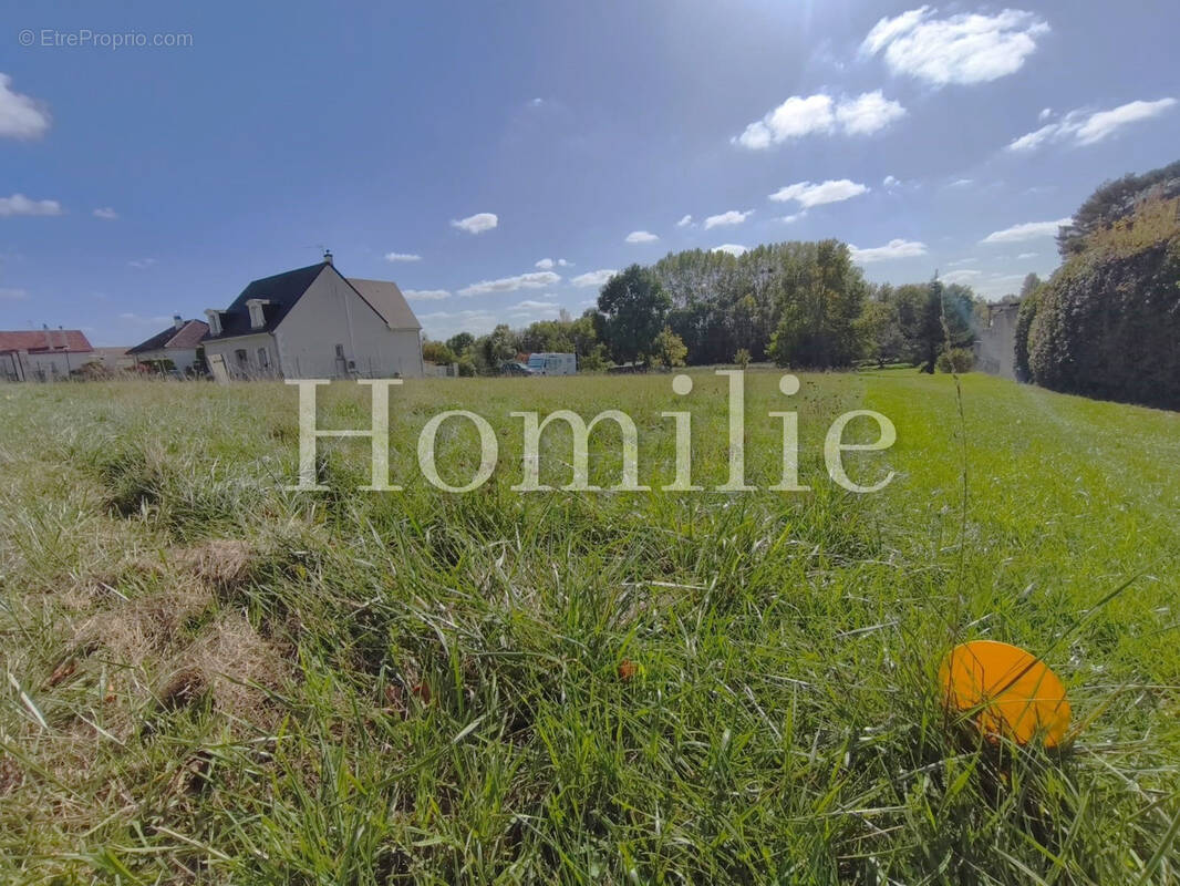 Terrain à LA CROIX-EN-TOURAINE