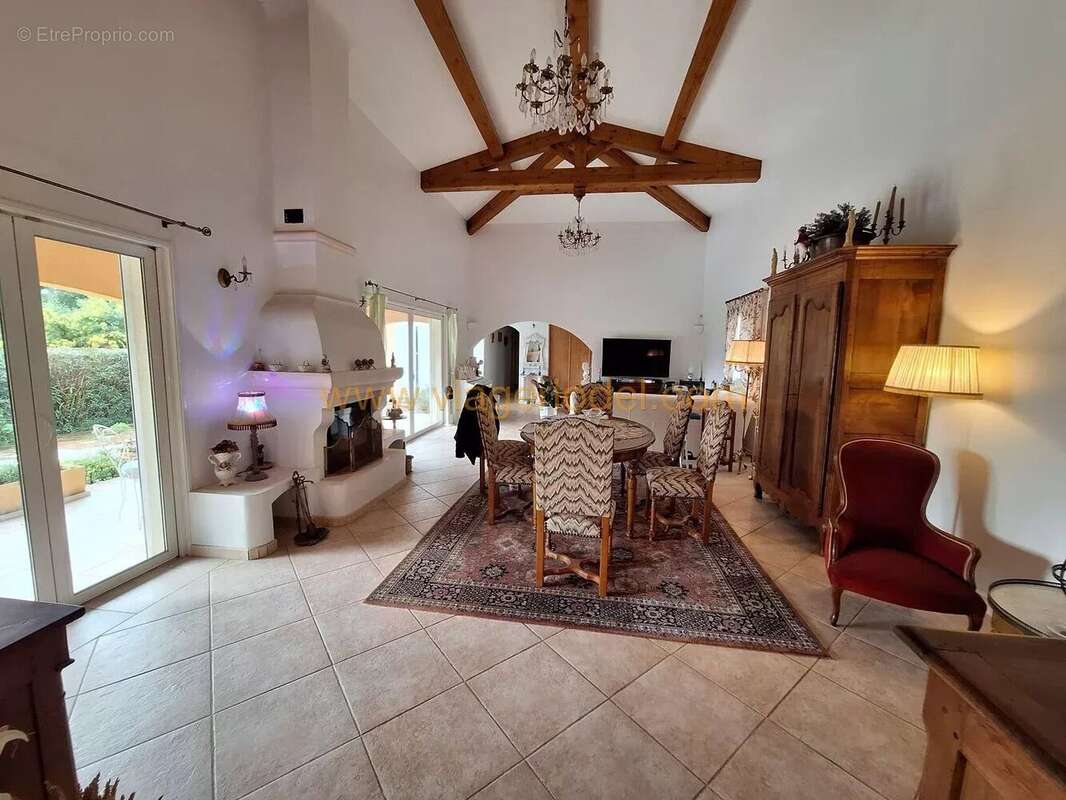 Maison à ROQUEBRUNE-SUR-ARGENS