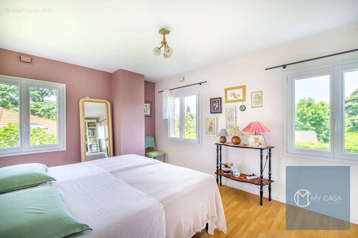 Maison à TASSIN-LA-DEMI-LUNE