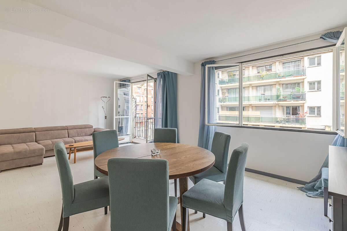 Appartement à PARIS-16E