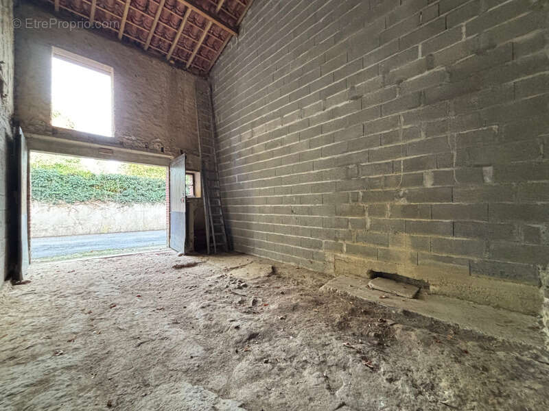 Parking à TRIE-SUR-BAISE