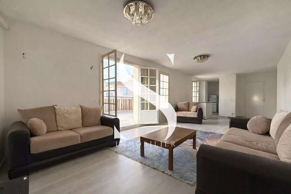Appartement à VALLAURIS