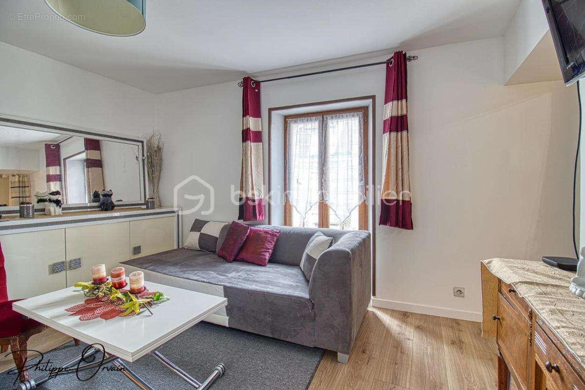 Commerce à VARREDDES