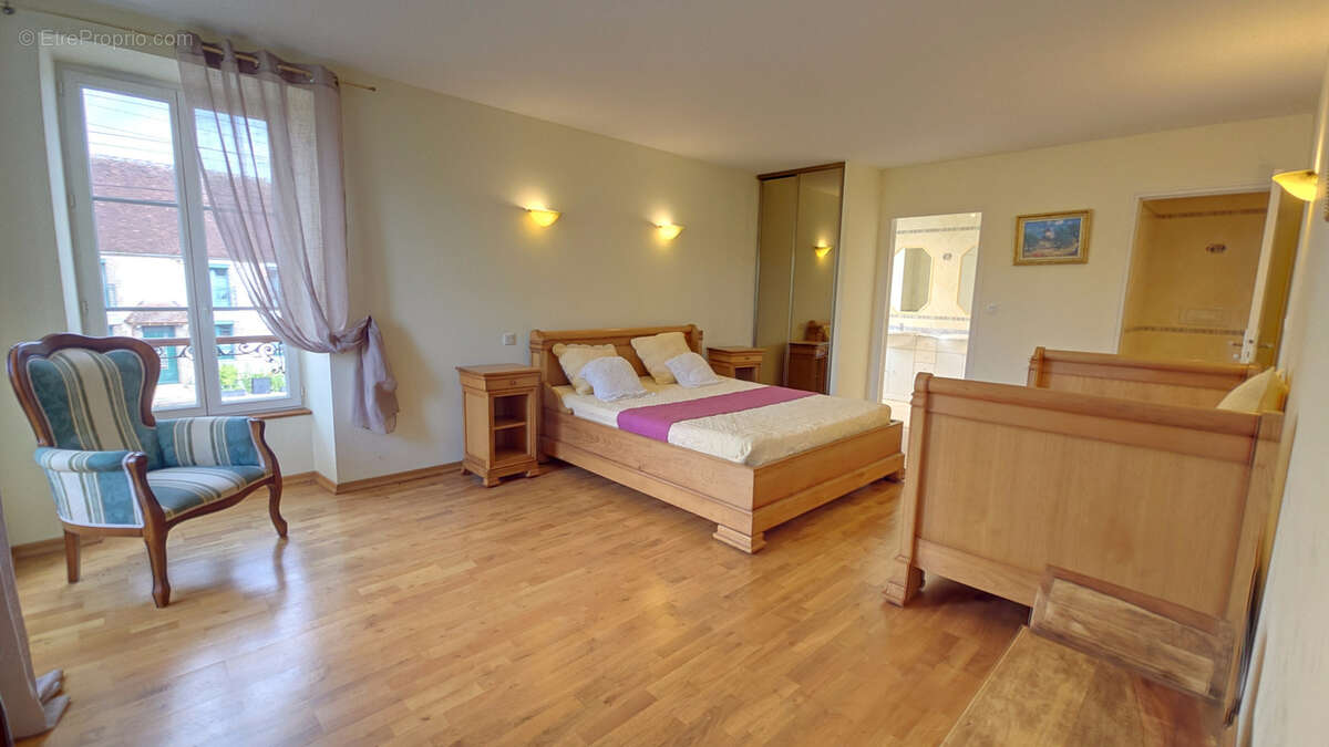 Maison à MONTIGNY-LA-RESLE