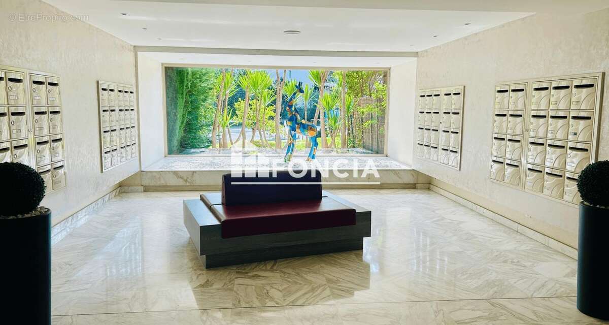 Cannes lacour 2p cave park ss vendu loue - photo 3