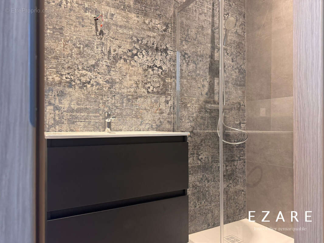 Salle d'eau  - Appartement à BEAUNE