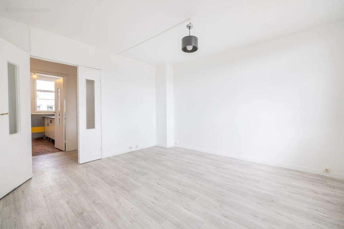 Appartement de 4 pièces de 62 m² à Romainville - photo 2