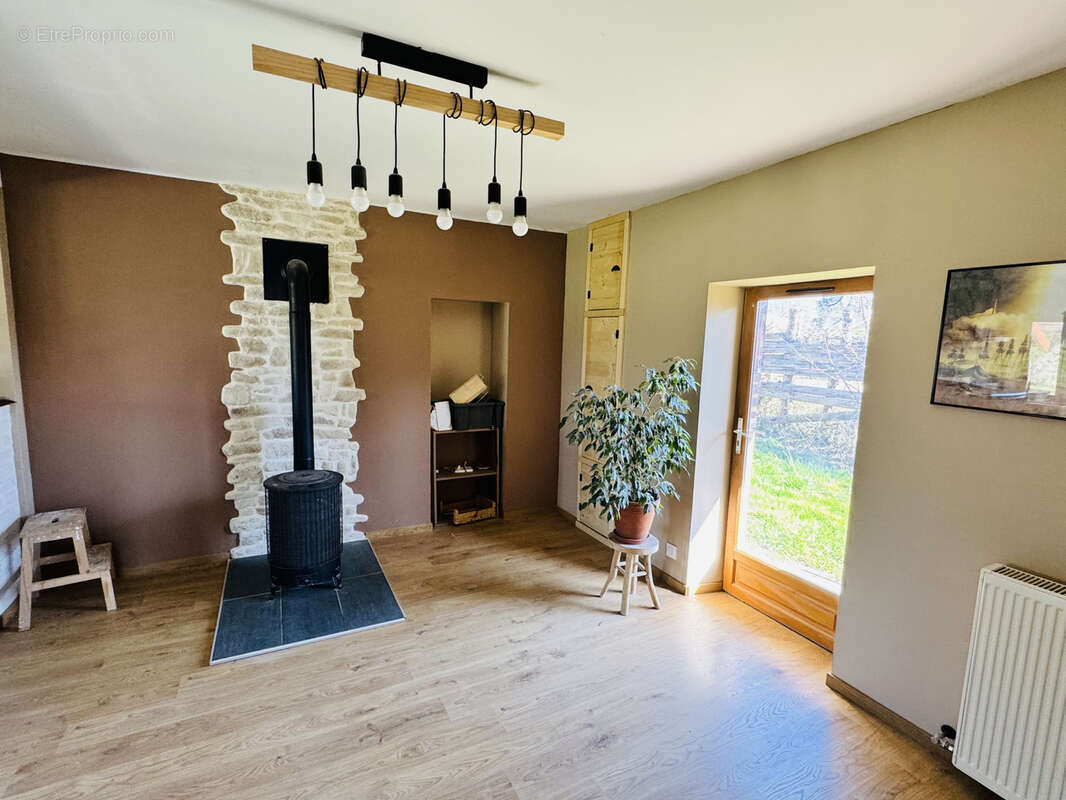 Maison à LA CHAPELLE-SAINT-SAUVEUR