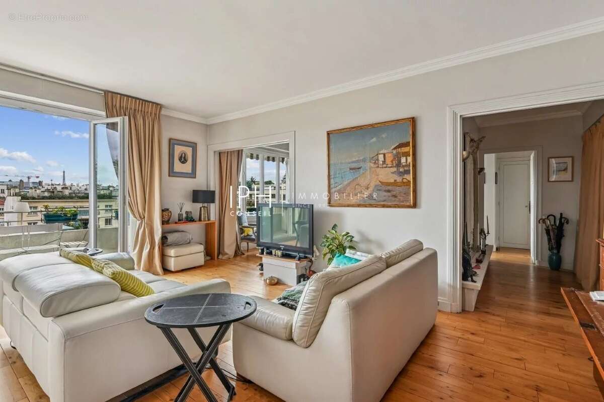 Appartement à NEUILLY-SUR-SEINE