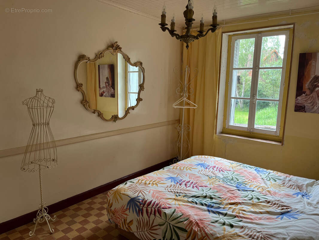 Maison à VICQ-EXEMPLET