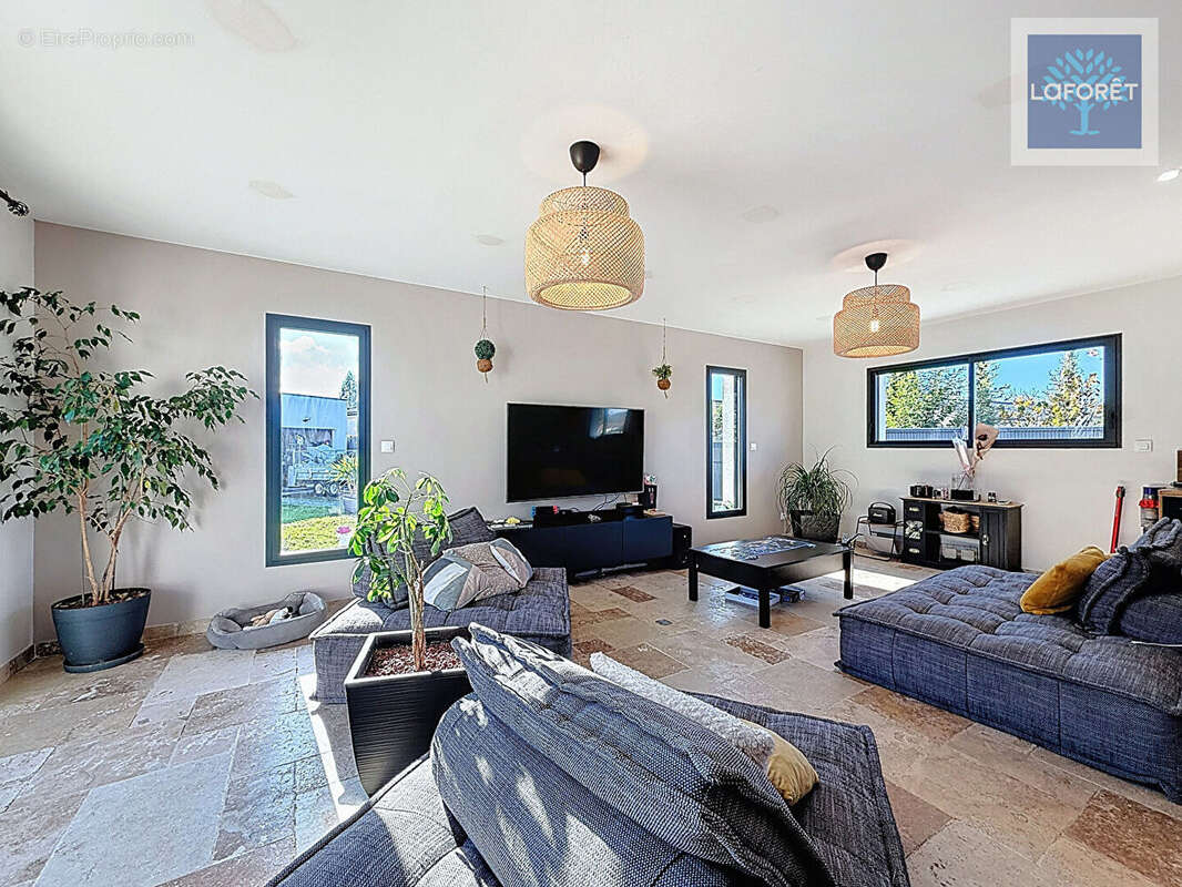 Maison à AMBARES-ET-LAGRAVE