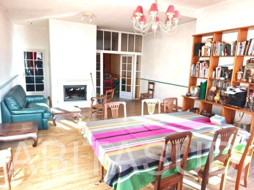 REALMONT Belle maison ancienne 242 m² beaux volumes 4 chambres - photo 2