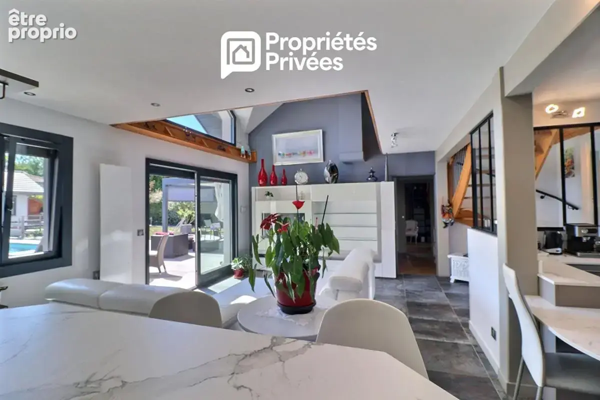 Propriété -7 pièces avec studio, piscine et local professionnel - photo 10