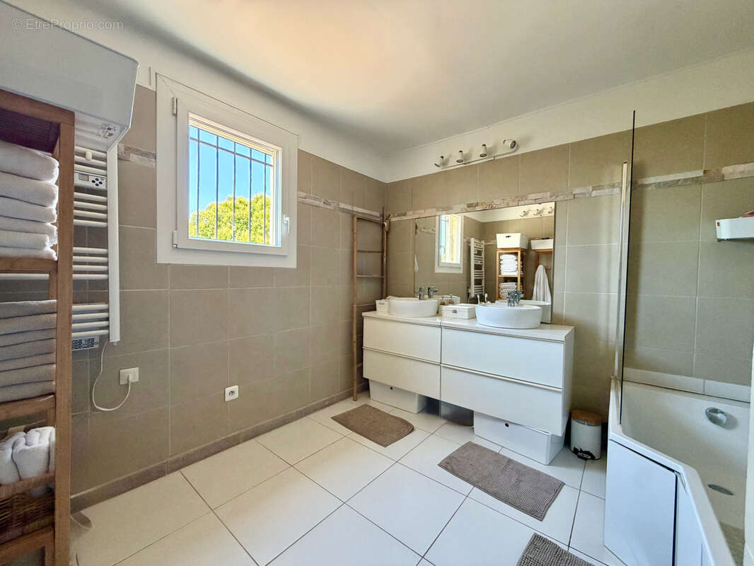 LATTES - Maison familiale avec piscine et jardin - Secteur prisé - photo 11