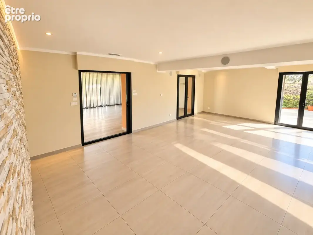Villa d'architecte de 160m2 à proximité immédiate des plages et pinède du Pin-Rolland - photo 7