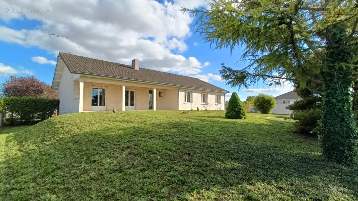 Maison à NEUVILLE-DE-POITOU