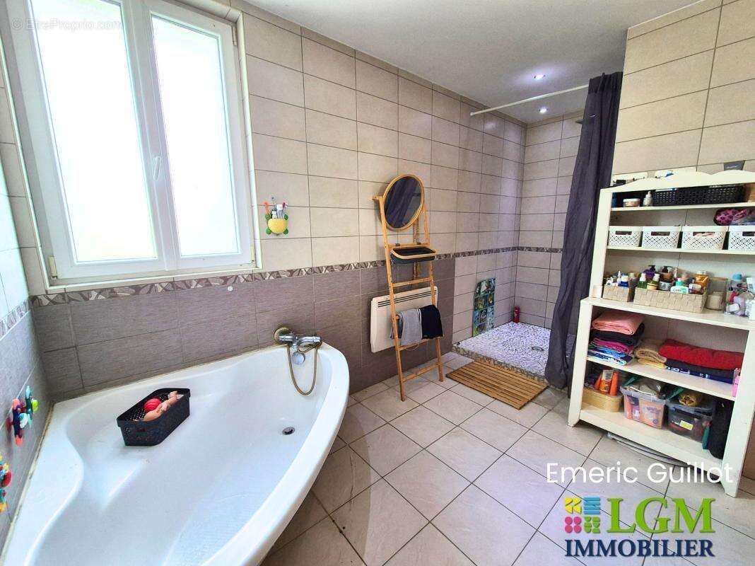Maison à LA CHAPELLE-VENDOMOISE