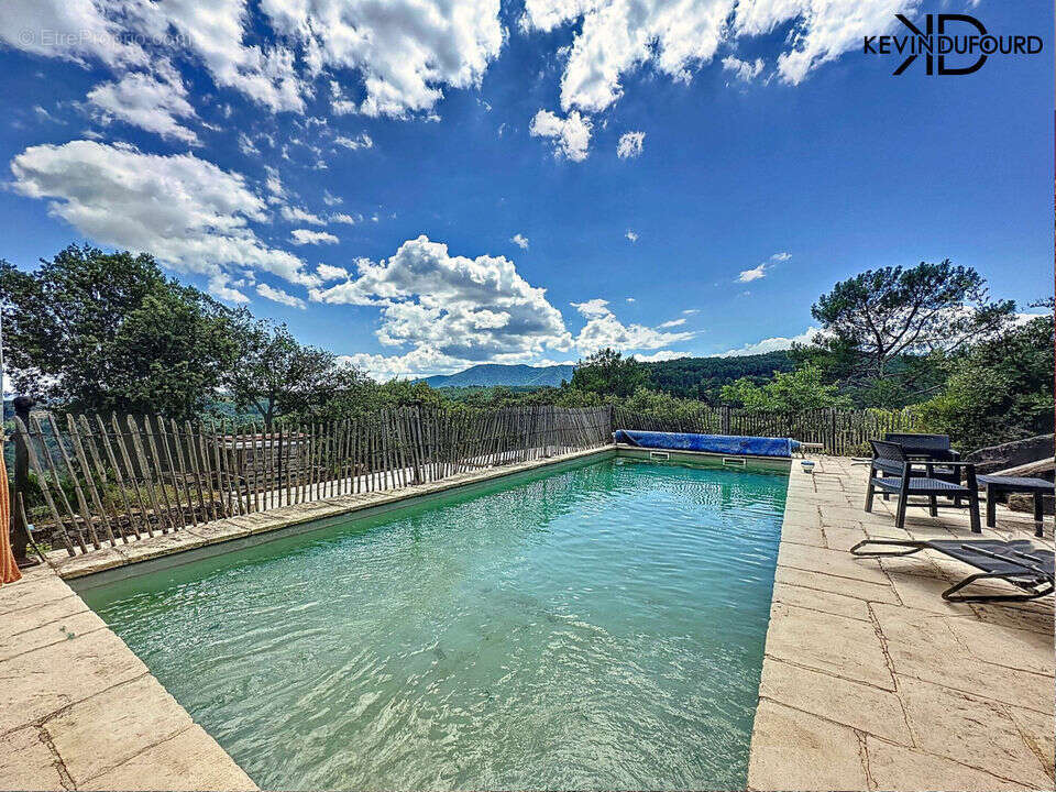 Maison à SAINT-PIERRE-SAINT-JEAN