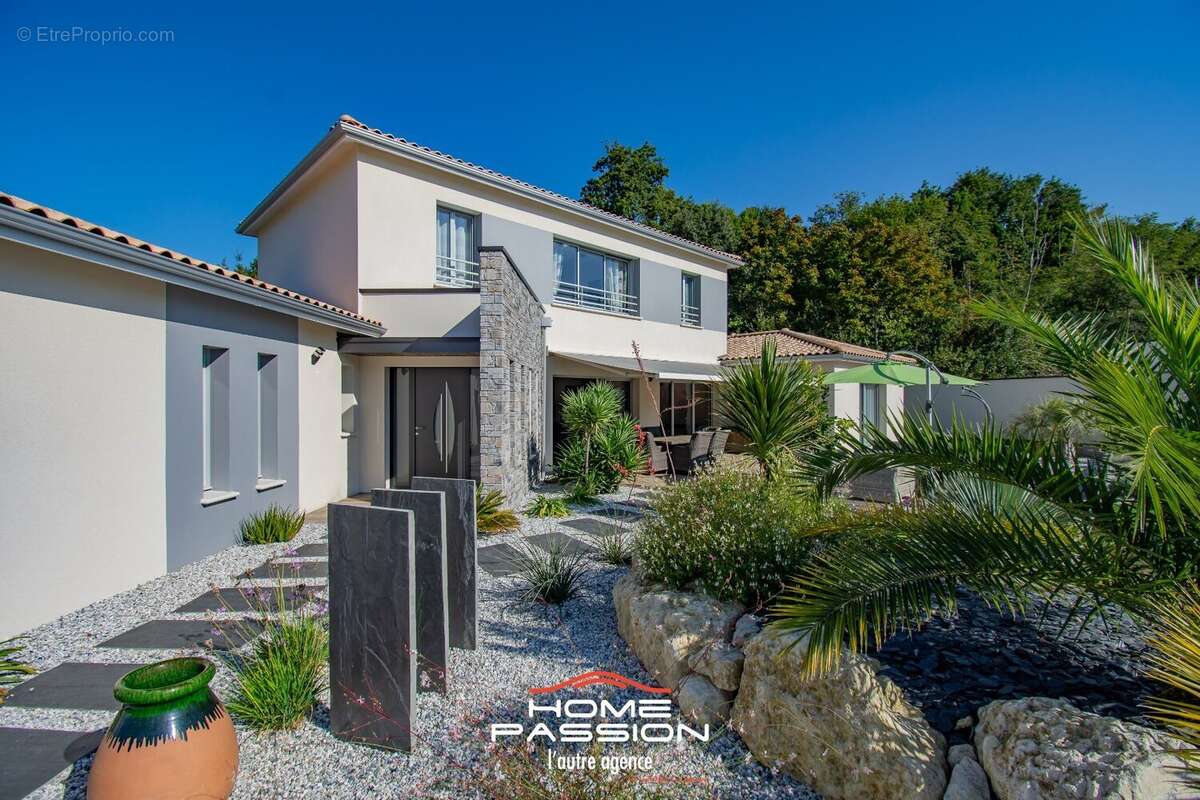 Maison à LES MATHES