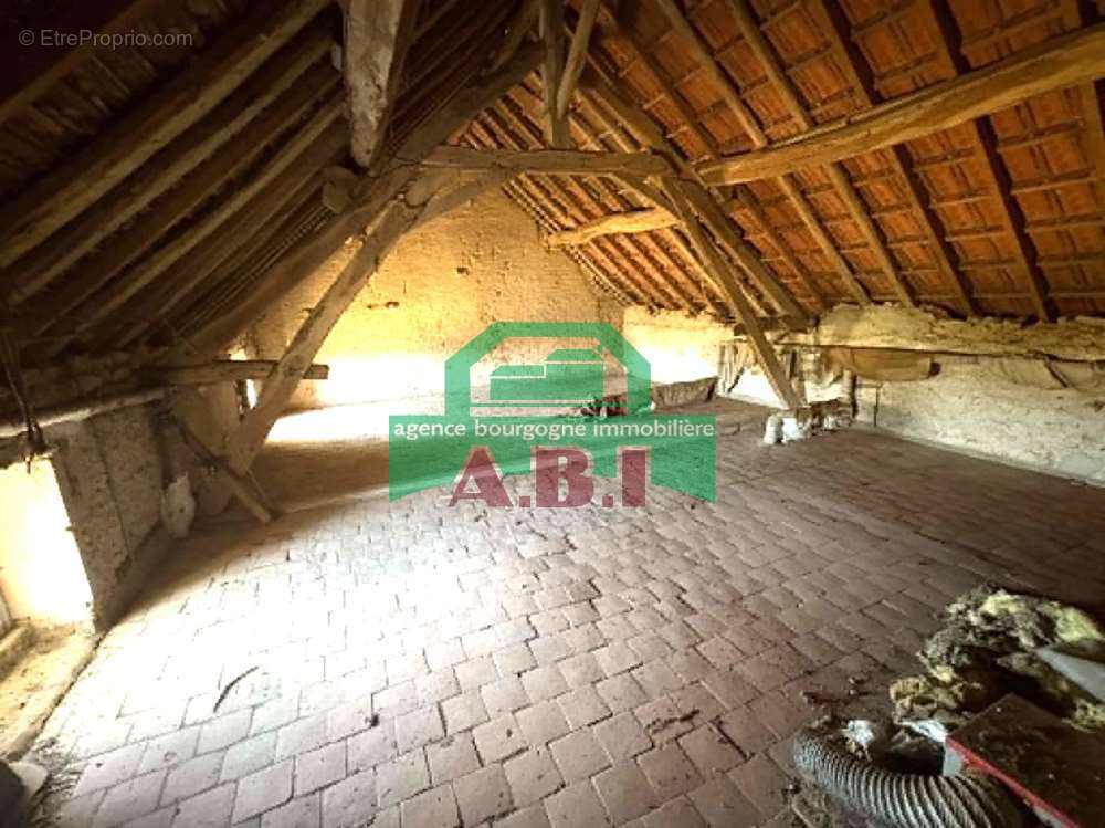 58, secteur Moraches - Ancien corps de ferme indépendant sur 3200m2 de terrain. - photo 14