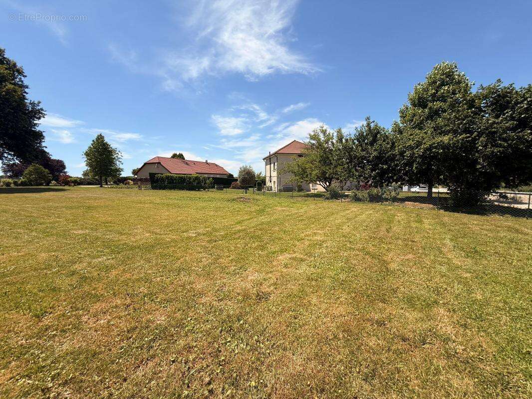 Terrain de 1574 m² constructible - photo 2