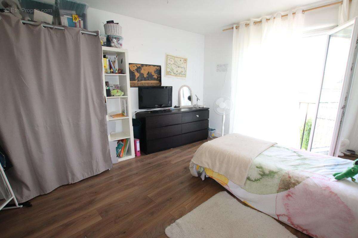 ORLEANS, secteur proche faubourg bannier, à 6' à pied de la gare appartement de plus de 100m2, 3 chambres à rafraichir - photo 11
