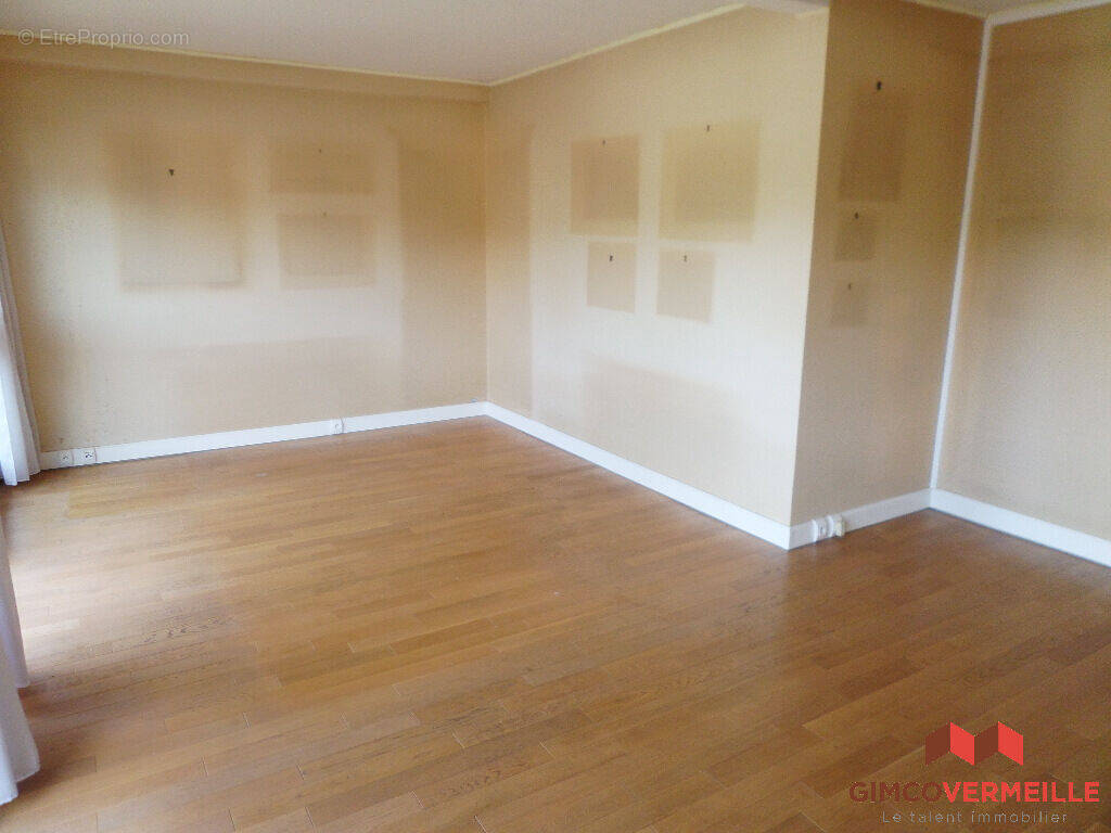 Appartement à LA CELLE-SAINT-CLOUD