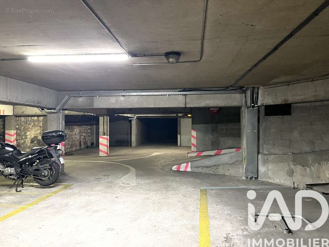 Photo 5 - Parking à PARIS-15E