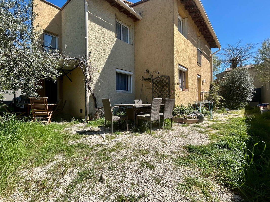 Appartement à L'ISLE-SUR-LA-SORGUE