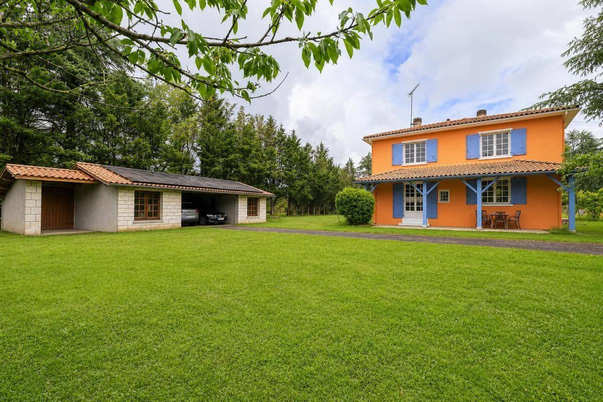 Maison à COUTRAS
