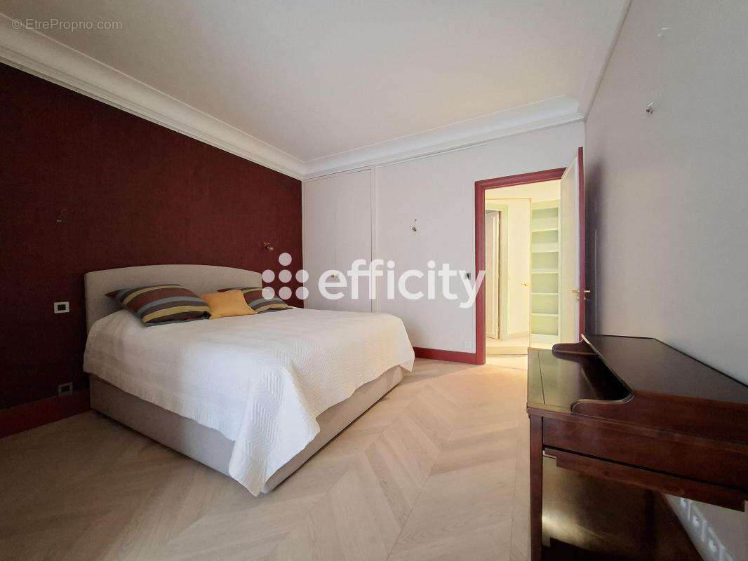 Appartement à PARIS-8E